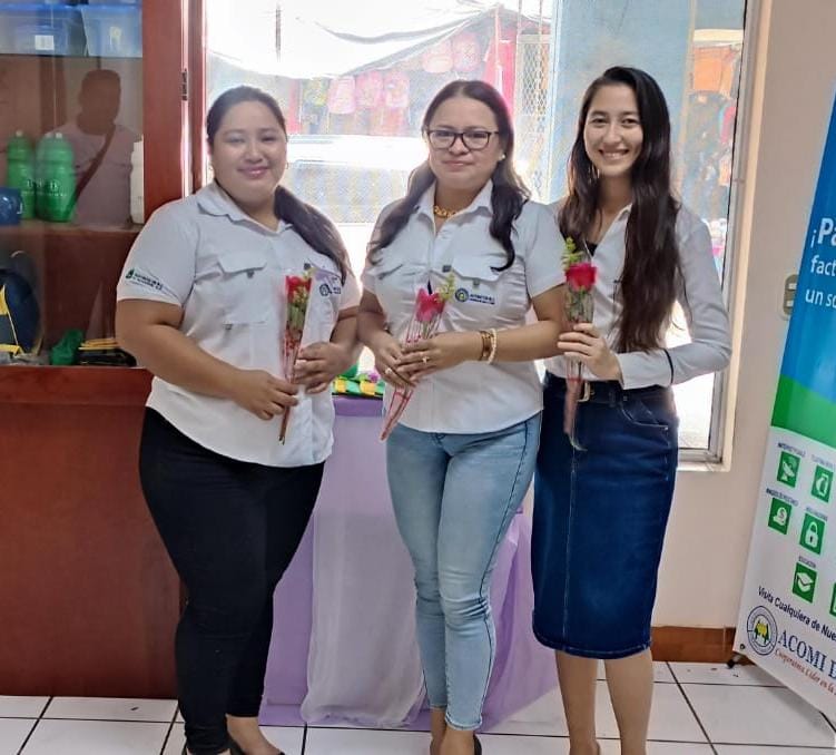 acomiderl's tweet photo. Parte de nuestra  equipo!!
Agencia San Francisco  Gotera  
San vicente. 
#CooperativaContigo #coopmujer https://t.co/MNH6IwePNf