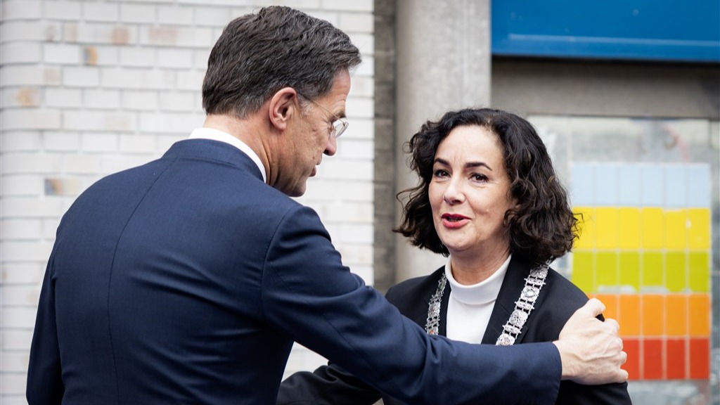 RTLnieuws's tweet photo. Rutte verdedigt Halsema na aanval Wilders op sociale media https://t.co/TfGEdTRZ6l https://t.co/q9IXDJy6qA