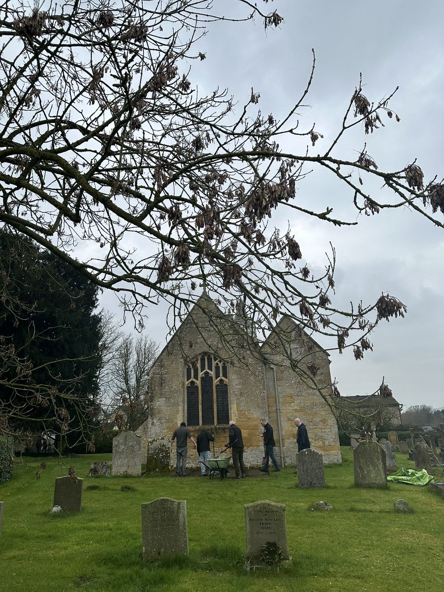 LocalDialogue's tweet photo. Members of our team enjoyed a productive day helping totidy up the grounds of St Katharine’s Church in Wormington today with a group from @nationalgas_uk https://t.co/GrzGG7VPRO