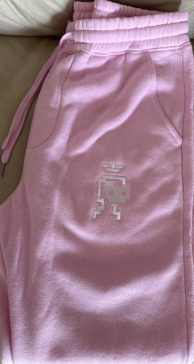 BriisDifficult's tweet photo. My monke merch from @DegynWear has arrived and all I can say is WOW 😍 I think I’m in love 🐒🔥
#loveismonke #degynwear 🐵💕 https://t.co/bgi0G7CGD1