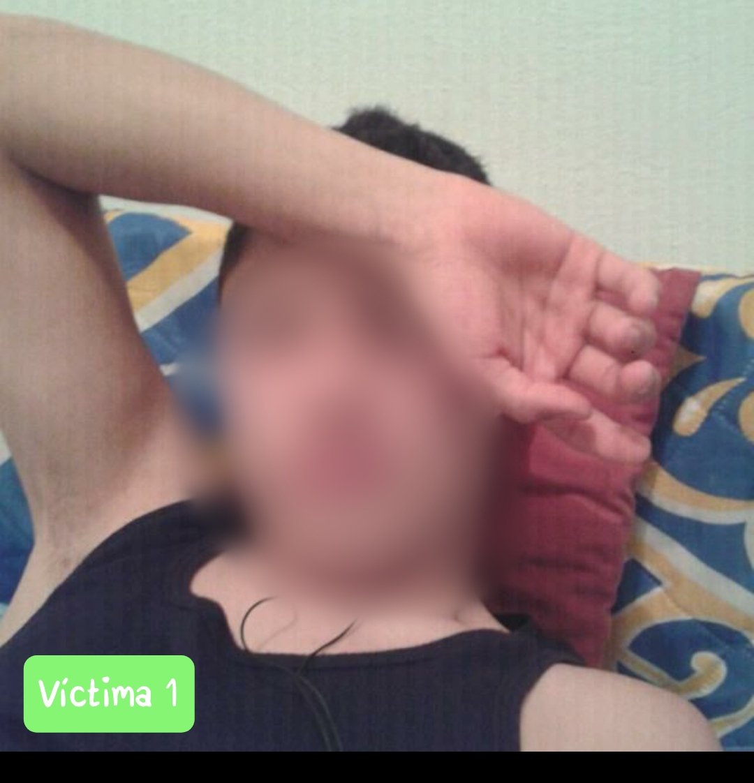 Charmendr1's tweet photo. Una persona se robó estas fotos junto con nudes, ¿has visto estás fotos en internet? ¿ sabes si alguna persona las tiene en su celular? 
Se están haciéndose pasar por estás personas en Internet intercambiando las fotos con cualquiera y eso es delito. Ayúdanos. https://t.co/TdmBq9OrLt