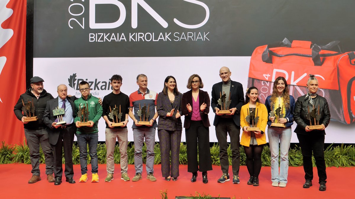Bizkaiko Foru Aldundiak 2024ko Bizkaia Kirolak Sariak ospatu ditu, oinarriko kirolak lurraldean egiten duen lana saritzeko ekitaldi batean. 

ow.ly/GtJ550QQzyX

#BKS24