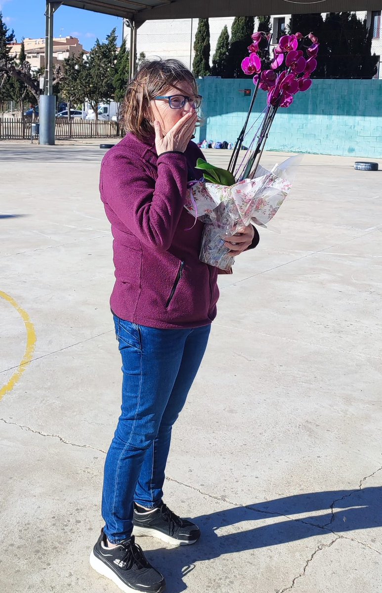 🟣En un centre educatiu tots els dies són importants, però quan una gran persona, referent al centre, ens dedica una de les seves històries en el seu darrer diu en actiu, el fa molt especial. Molta sort @baigesmiro en la nova etapa, gràcies! <a href="/IEDMangrane/">IE Daniel Mangrané</a> sempre serà casa teva.💜