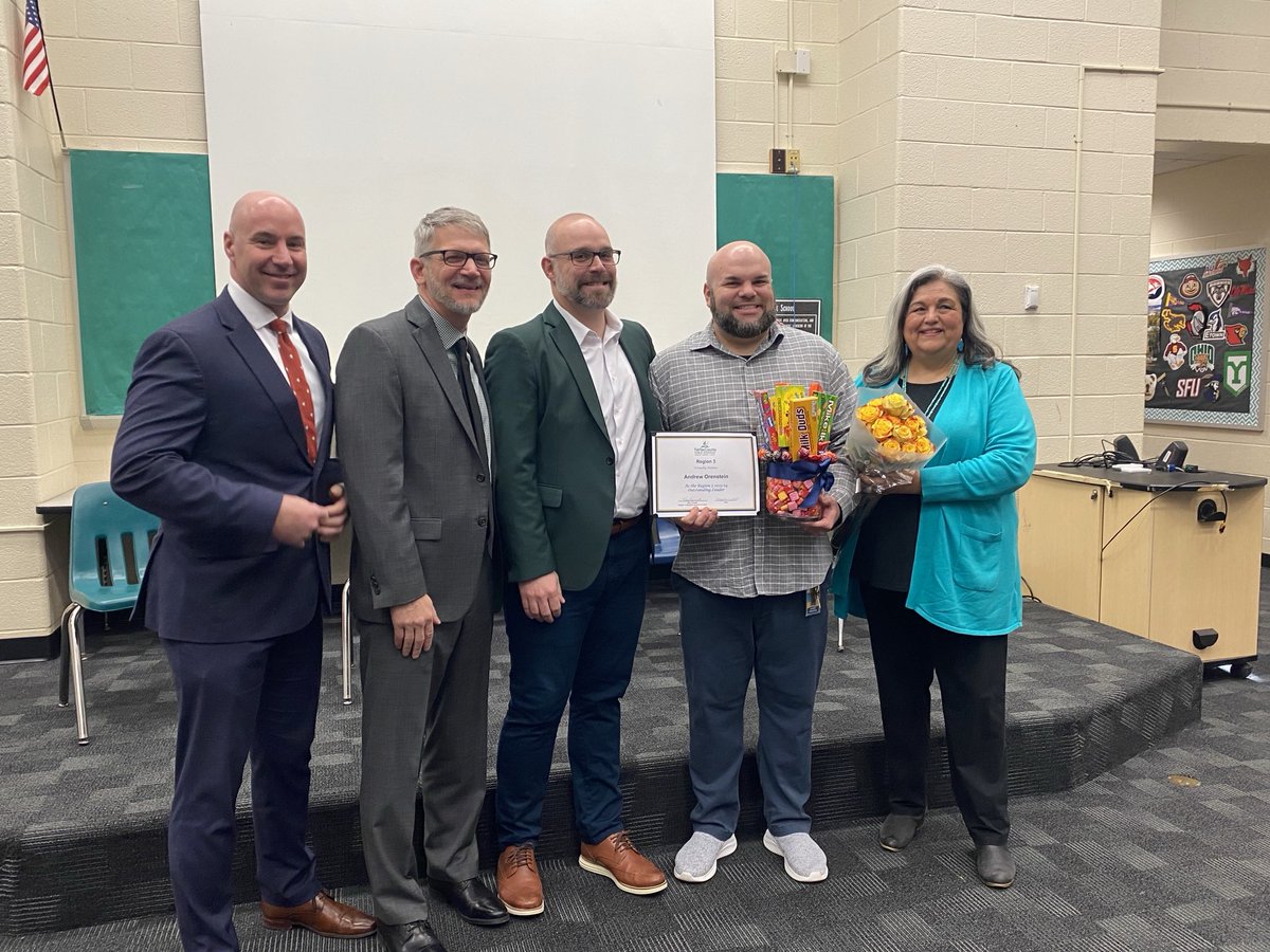 Congratulations to ⁦<a href="/TwainMS/">Twain Middle School</a>⁩ superstar Mr. Orenstein for being named ⁦<a href="/FCPSR3/">FCPS Region 3</a>⁩ Outstanding Leader of the Year!!! Thank you ⁦<a href="/marcia4schools/">Marcia St. John-Cunning</a>⁩, ⁦<a href="/KraftJesse/">Jesse Kraft</a>⁩ &amp; Asst Supt Ray Lonnett for honoring ⁦<a href="/theAO32/">Andrew Orenstein</a>⁩! #TwainPride