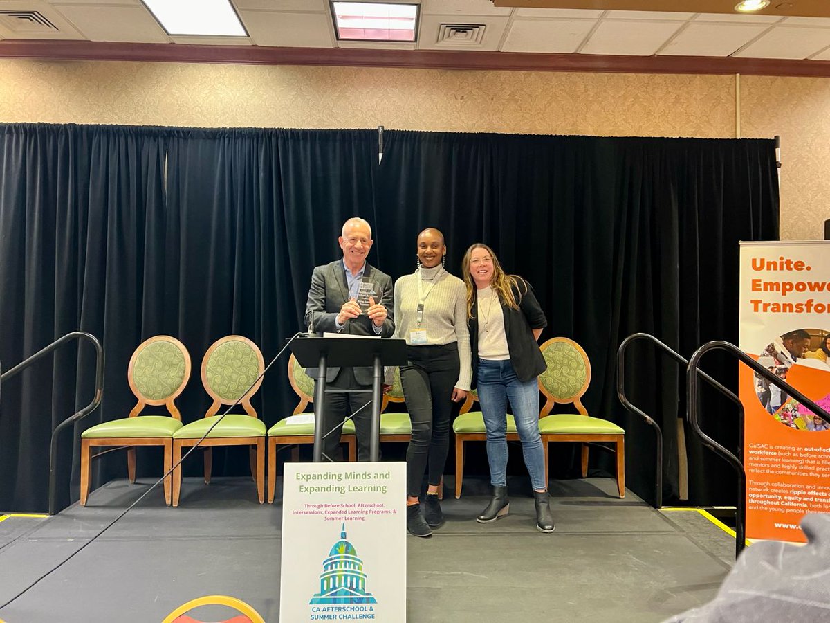 Mayor_Steinberg's tweet photo. Honored to receive the Trailblazer for Afterschool Excellence Award from @SaveAfterschlCa at the 20th annual California Afterschool &amp; Summer Challenge. Thank you for recognizing the importance of afterschool programs and youth mental health. https://t.co/wkpdFne07G