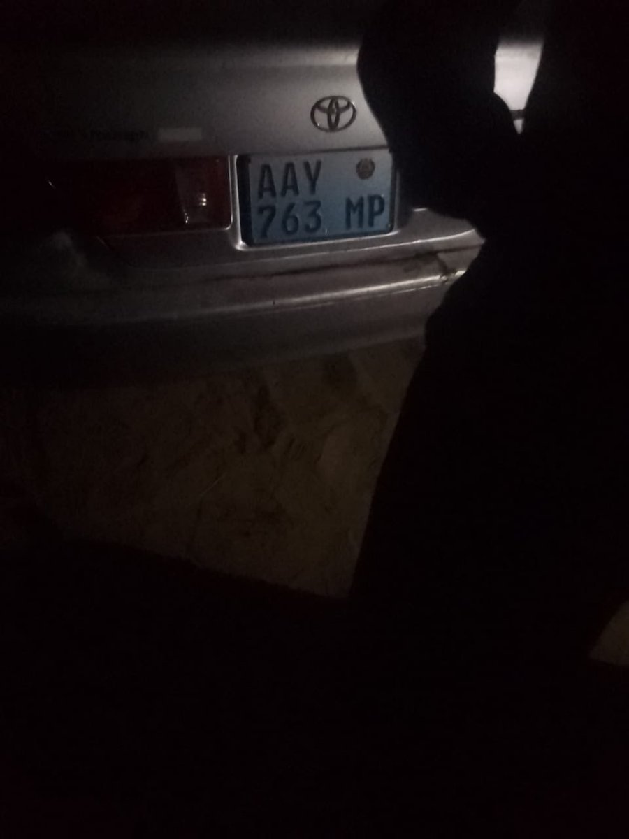 JerThaPlug's tweet photo. Pra quem conhece esse carro e o seu dono, infelizmente acaba de ser baleado mortalmente na Machava socimol na paragem de comboio km 15. Qualquer informação só mesmo com os policias afetos a esse ponto.  Aconteceu a coisa de 20 minutos https://t.co/1XcNSm4jO3