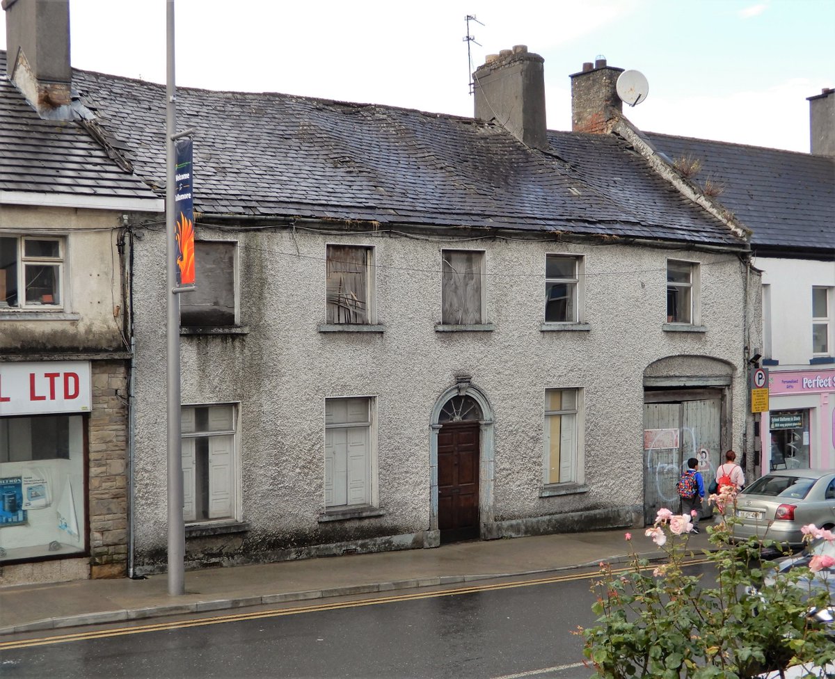 AnTaisce's tweet photo. Tullamore, County Offaly. This midlands Georgian town has by and large kept its older building stock in use. Some vacancy & dereliction of housing & industrial heritage is however found in places.
#DerelictIreland #Tullamore #BuildingsAtRisk #TownCentresFirst #HeritageAtRisk https://t.co/pebAW2NNNW