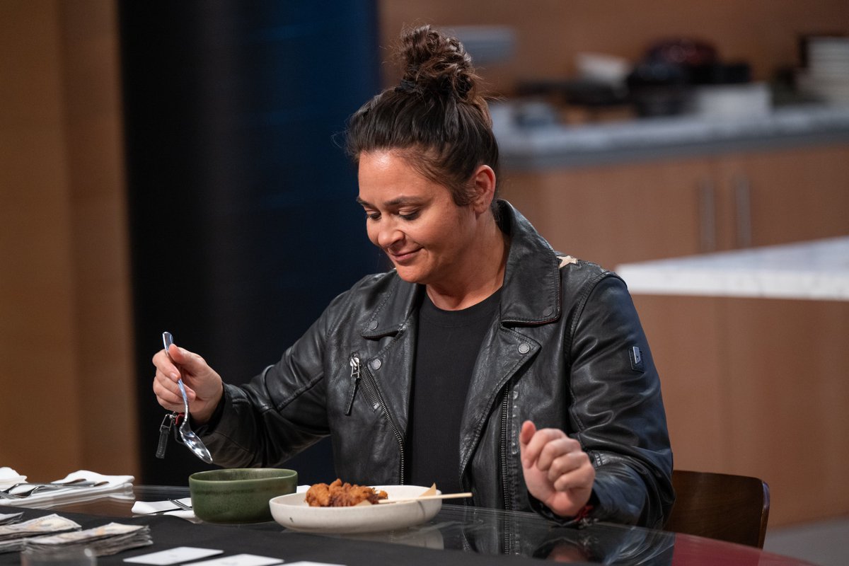 .@JetTila, @ChefVietPham and <a href="/EddieJackson/">Eddie Jackson</a> are hoping to end guys’ night with a win! Which dish are you betting on? 🎰 #WildcardKitchen