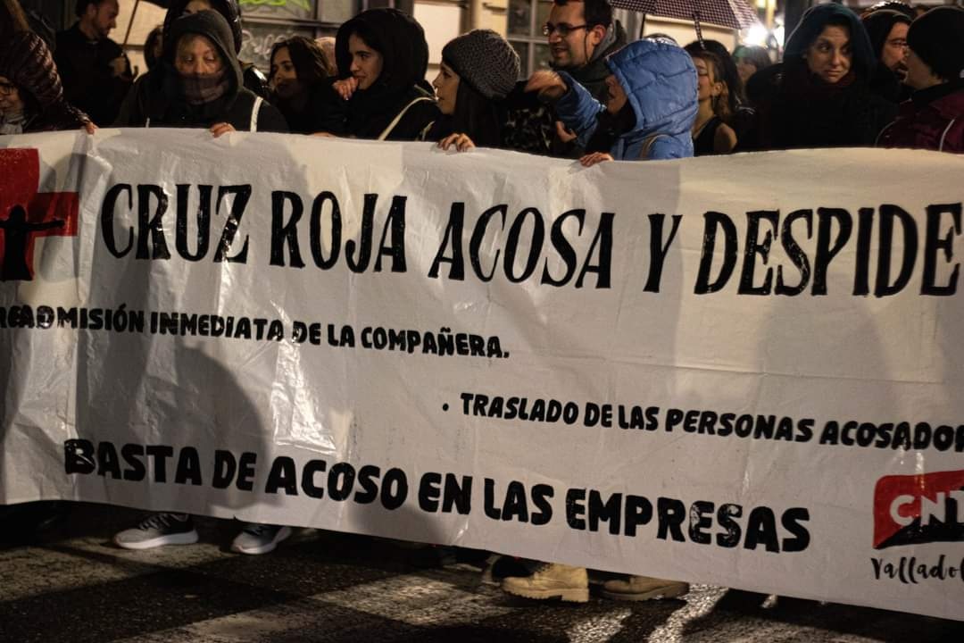 BASTA DE ABUSOS | Este #8M en #Valladolid cientos de personas se enteraron de que  #CruzRojaAcosa y #CruzRojaDespide a las trabajadoras que hacen bien su trabajo y  denuncian situaciones de acoso en la empresa-ong #CruzRoja -- #DíaDeLaMujerTrabajadora  #8M2024