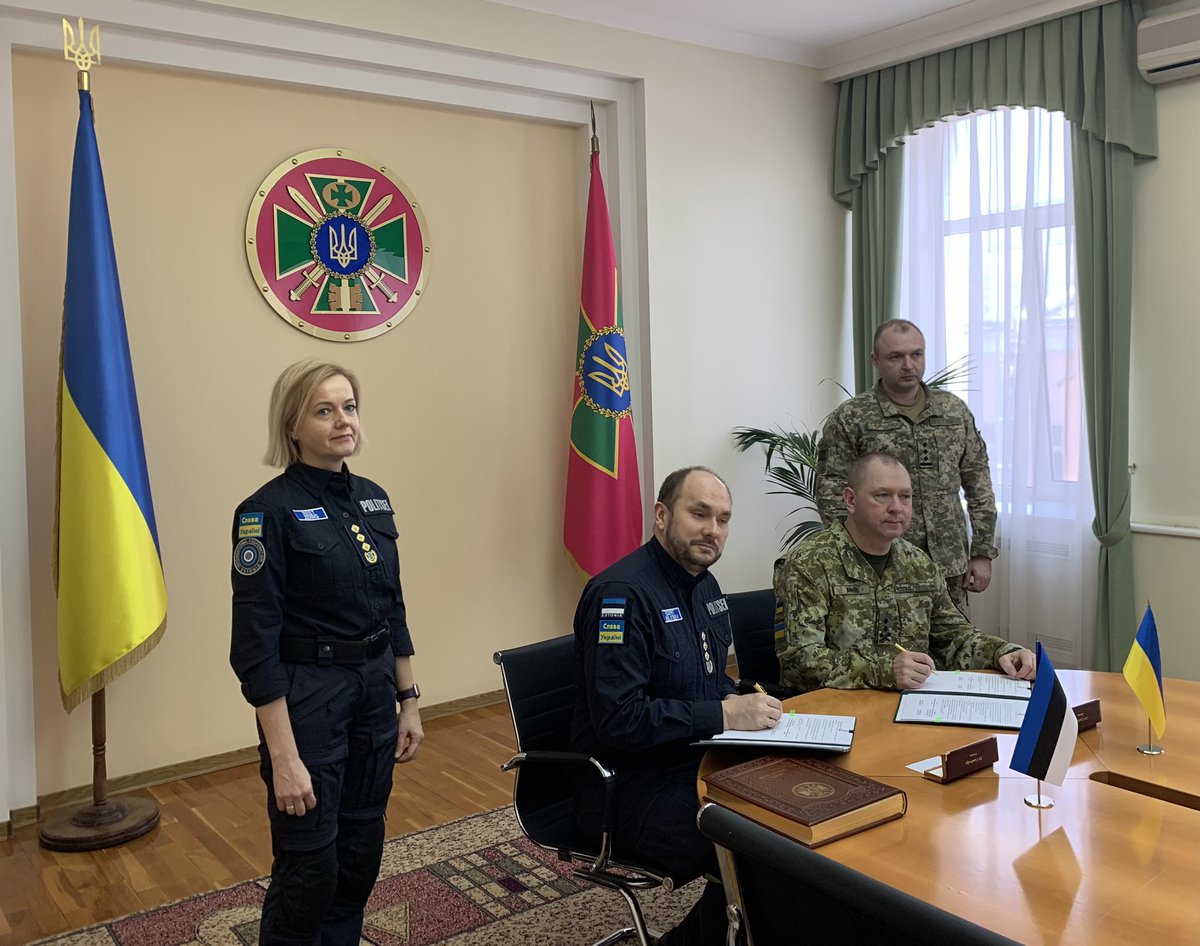 Honoured to be a part of Estonian Police and Border Guard Delegation visit to 🇺🇦 friends & colleagues. Learned a lot during busy 4 days from the BEST ones. Aitäh, @Politsei 🇪🇪 Дякую @NPU_GOV_UA @DPSU_ua 🇺🇦! Together to 💙💛 Victory