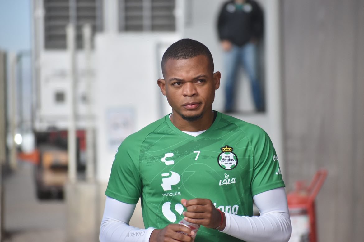 ComarcaDeporte's tweet photo. Harold Preciado no está negociando su salida de Santos Laguna. 

No abandonará, tampoco está pactando la recision de contrato.

Sigue siendo jugador de los Guerreros.

Hace unos minutos nos acaban de confirmar que la información que revelaron en Colombia, no es cierta. https://t.co/KA7Ezzq6IL