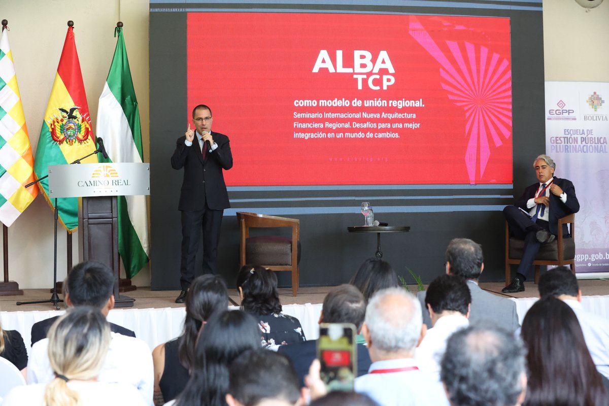 #SeminarioInternacional | Secretario Ejecutivo Jorge Arreaza <a href="/jaarreaza/">Jorge Arreaza M</a>

Nuestra Alianza no es un mecanismo de integración es un mecanismo de unión, y aunque el Alba tiene a los gobiernos en su estructura, en realidad le pertenece a los pueblos. He allí su diferencia.

#ALBATCP