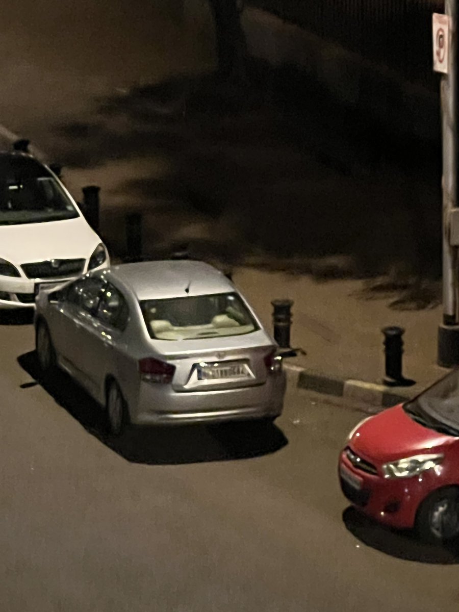 GowaliaTank2636's tweet image. #Tardeo is not capable or #Lazy.  @MTPHereToHelp not doing your job is why #DoubleParking #CornerParking #WideParking is a #constant at 1, Tejpal Road, Gowalia Tank, TARDEO, #Mumbai 400026.  #No #Fear of #traffic #police or Rs 1500 ka fine  #NoAction @MumbaiPolice @CPMumbaiPolice