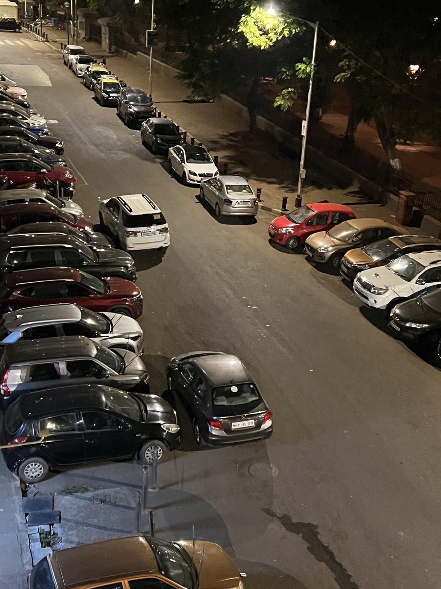 GowaliaTank2636's tweet image. #Tardeo is not capable or #Lazy.  @MTPHereToHelp not doing your job is why #DoubleParking #CornerParking #WideParking is a #constant at 1, Tejpal Road, Gowalia Tank, TARDEO, #Mumbai 400026.  #No #Fear of #traffic #police or Rs 1500 ka fine  #NoAction @MumbaiPolice @CPMumbaiPolice