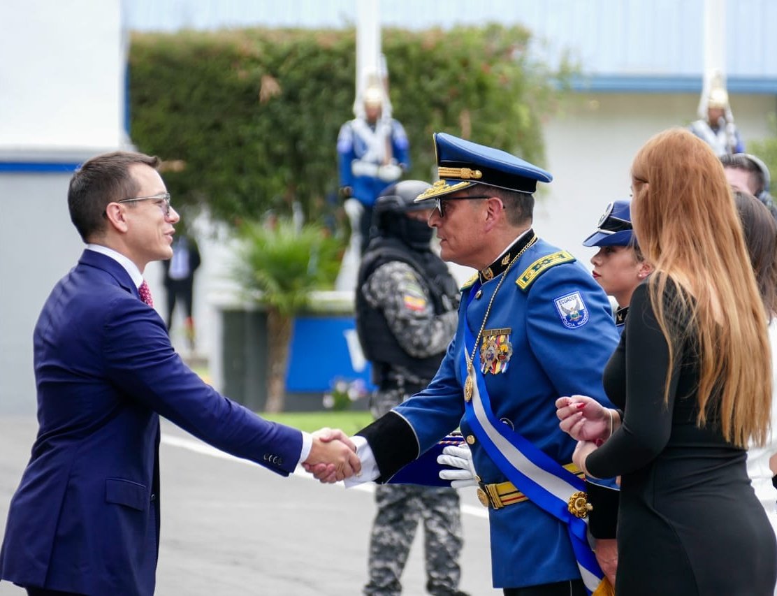 Hoy, con la presencia del Presidente @DanielNoboaOk, la Ministra @Palencia3Monica y autoridades nacionales e internacionales, se incorporaron a las filas policiales 168 subtenientes, quienes serán destinados a fortalecer la seguridad. Éxitos damas y caballeros de la paz.