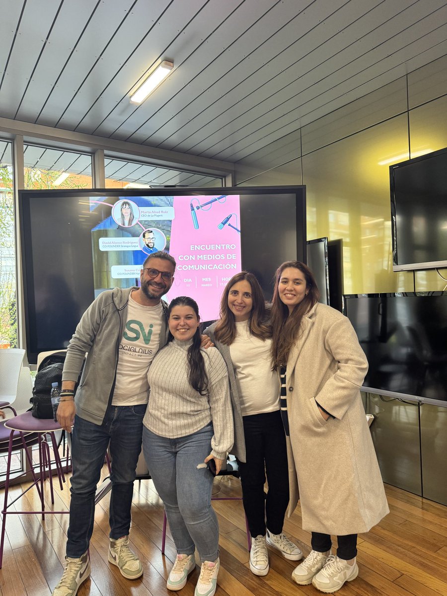 Socialniuscom's tweet photo. Hoy #Socialteam dándolo todo 💪 en el encuentro de periodistas y stertups en @viveromoratalaz 🚀🚀📻🎙️⌨️✏️📺 https://t.co/ZKibAr7Q1S
