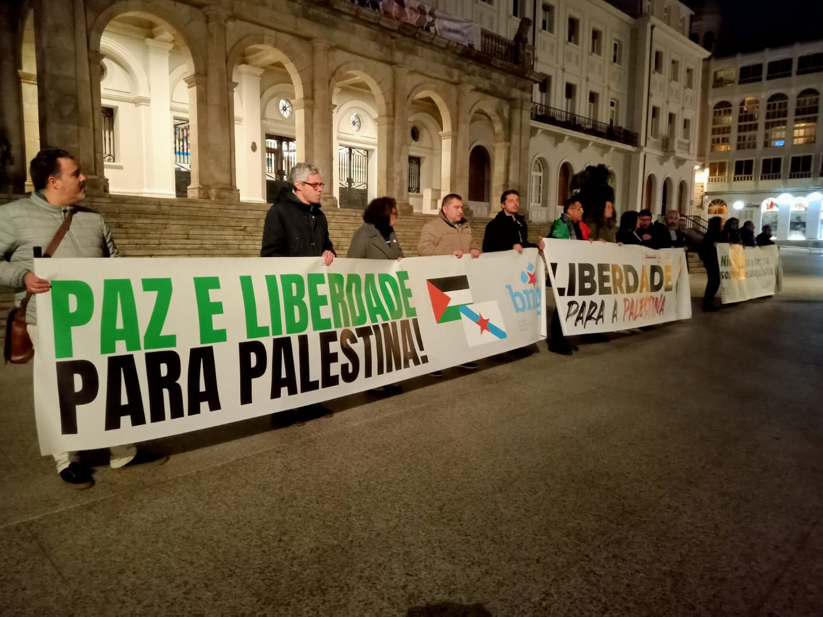 BNGFerrolterra's tweet photo. Un día máis saímos ás rúas en solidariedade con Palestina fronte o xenocidio que está a cometer Israel. #palestinavencerá✊🇵🇸 https://t.co/sULAOcyMPy