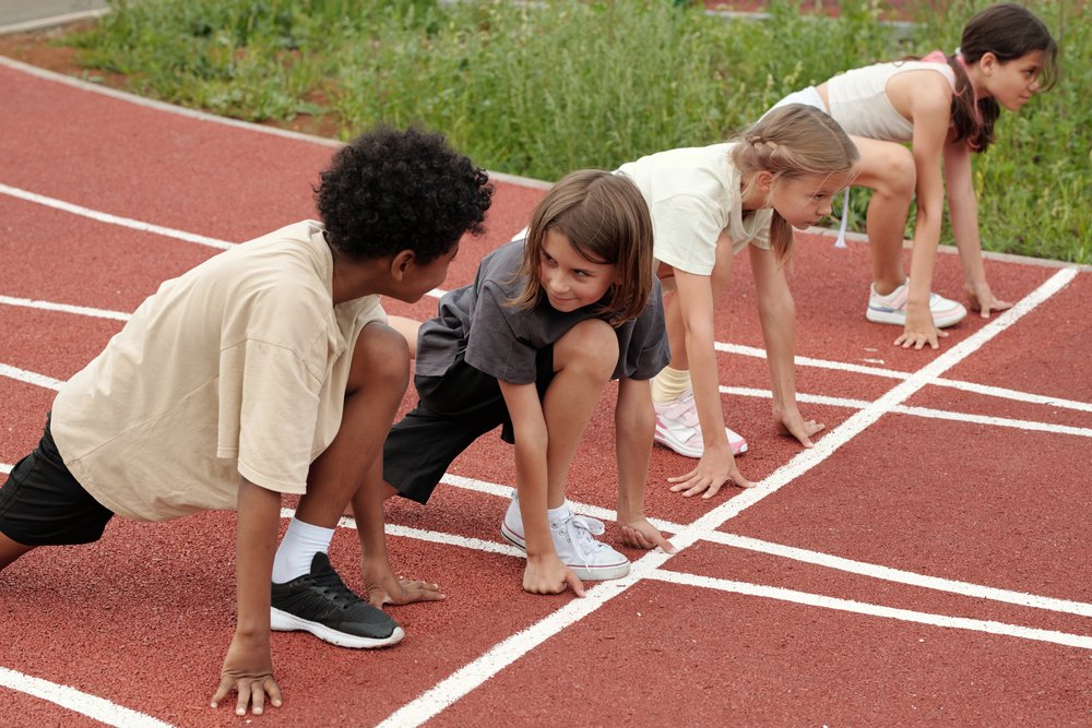 We'd love to hear from you! The Centre, in partnership with @OttawaLionsTFC, is offering a free weekly track and field program for youth aged 6 to 18 from the Lowertown and Strathcona Heights communities. To get a sense of your interest, please respond to this brief survey:…