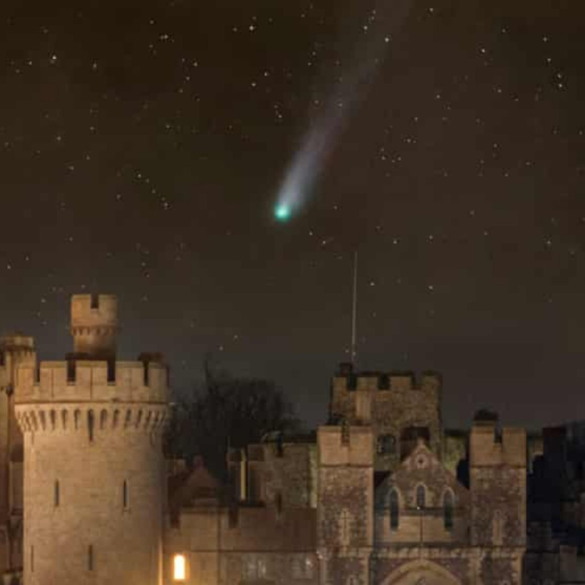 Get ready to spot the 'Devil Comet'! 12P/Pons-Brooks, larger than Everest, may soon be visible to the naked eye as it swings by. Astronomers predict it'll shine even brighter in the coming weeks.

Read more on shorts91.com/category/scien…

#Comet12P #DevilComet #Comets #12PPonsBrooks