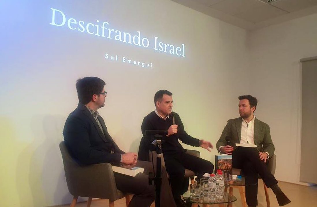 📸 Gracias a todos los que nos habéis acompañado esta tarde en @SefaradIsrael para conocer el libro “Descifrando Israel” de @salemergui Muy pronto podréis ver el video completo en nuestro canal de YouTube 📹