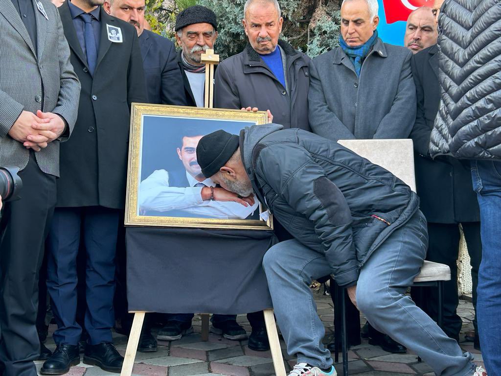 tugbakcrk's tweet photo. Gün yüzü görmeyin, Allah belanızı versin!

"Inna lillahi ve inna ileyhi raciun."

#MusaAteş
#SinanATESicinAdalet https://t.co/tYKxjZRo3c