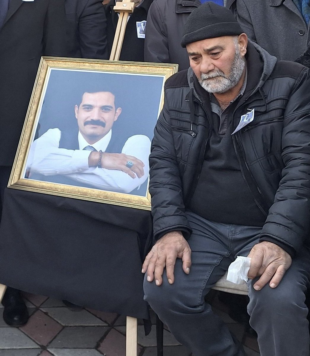 tugbakcrk's tweet photo. Gün yüzü görmeyin, Allah belanızı versin!

"Inna lillahi ve inna ileyhi raciun."

#MusaAteş
#SinanATESicinAdalet https://t.co/tYKxjZRo3c