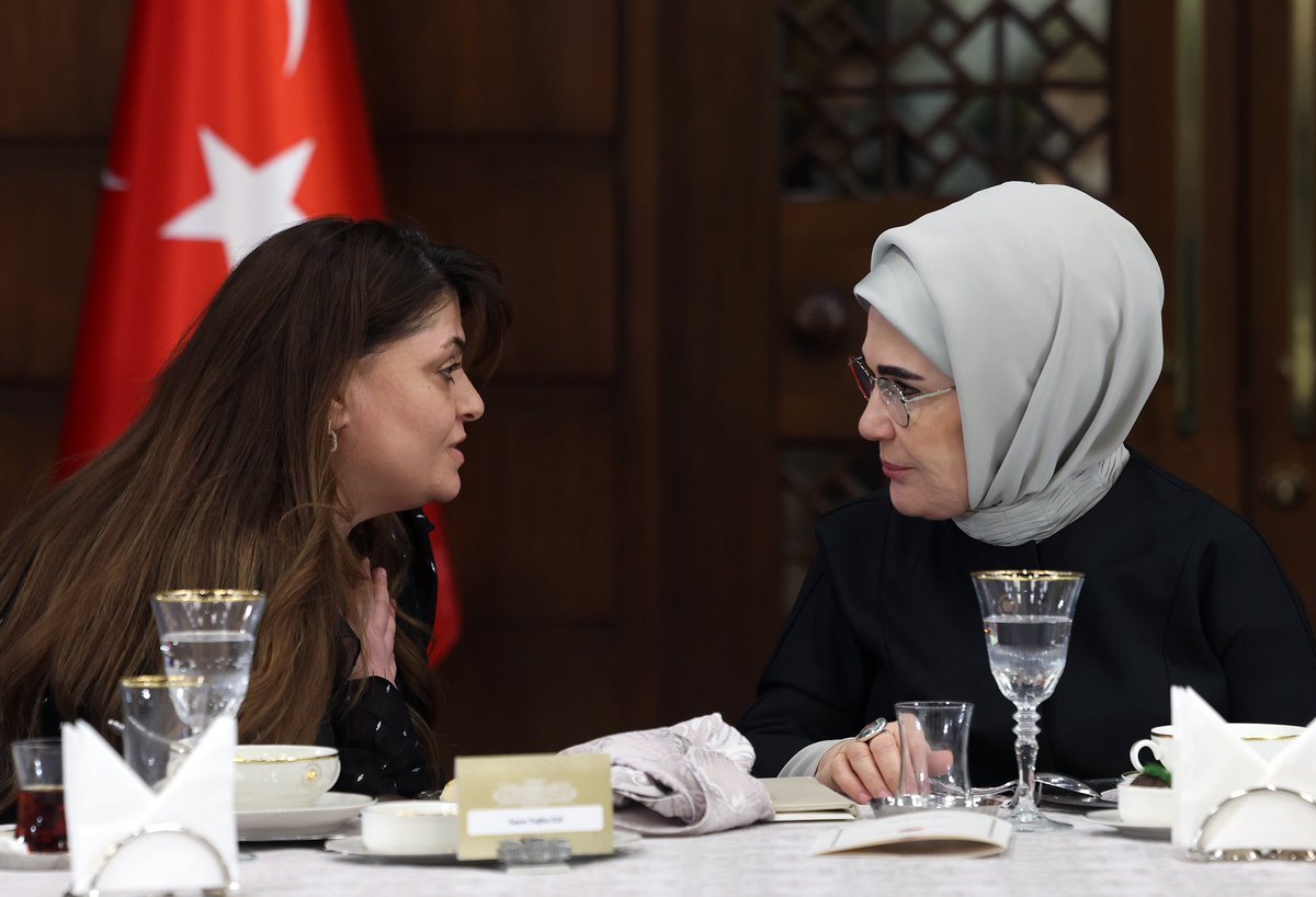 İlk orucumuzu şehitlerimizin değerli aileleriyle birlikte açtık.  

Vatanı için gözünü kırpmadan canını veren kahraman evlatlarımızı rahmetle, gazilerimizi minnetle anıyorum. 

Rabbim tüm Mehmetçiklerimizi korusun.