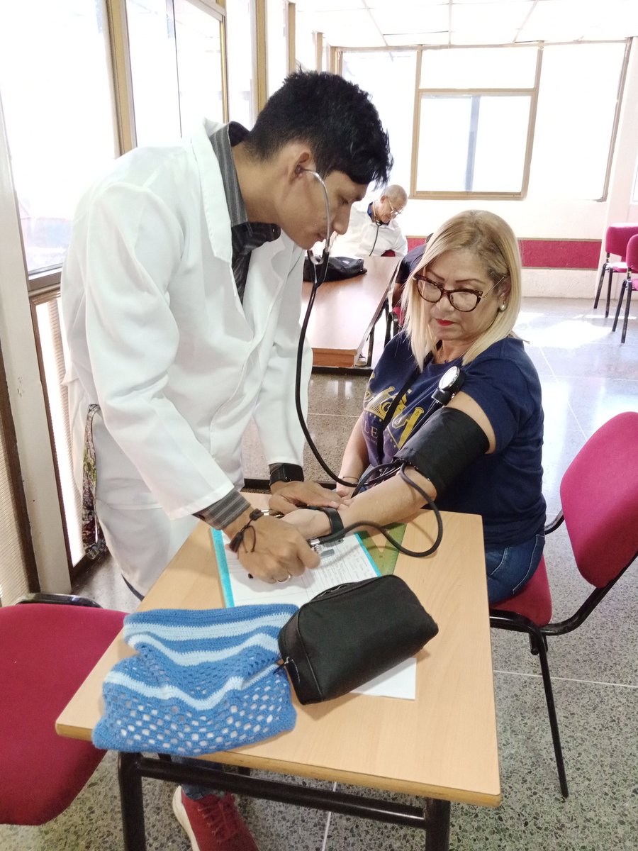CubacooperaveG's tweet photo. Taller de Diabetes Mellitus y sus complicaciones más frecuentes, en el Consejo Legislativo bolivariano de Guárico,  además se realizó despistaje de Diabetes ,  ínterconsultas médicas e intercambio con los participantes del taller.
@CubacooperaveG 
@CIGBCuba https://t.co/XXI9cbVDCd