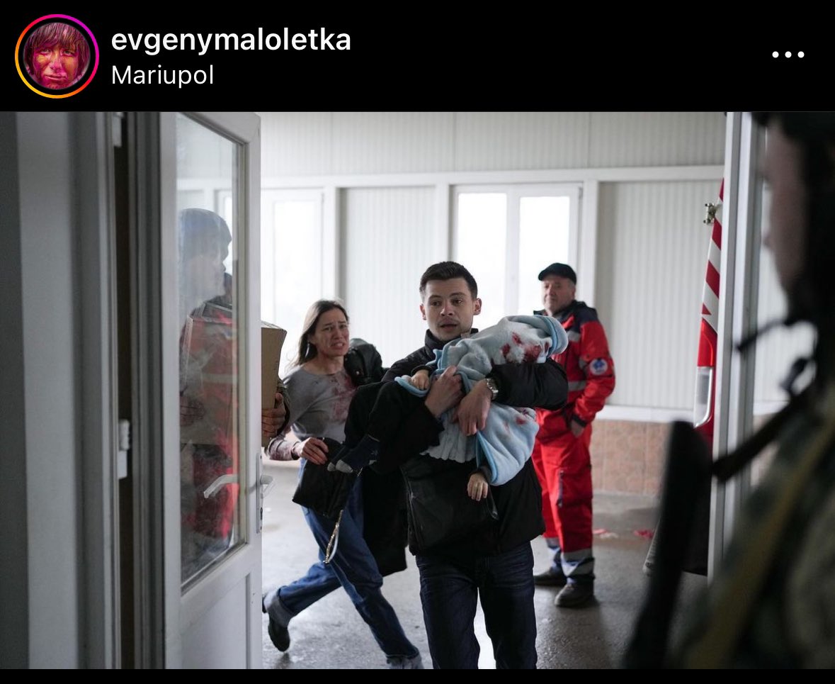 У Євгенія багато фото, які облетіли весь світ. Але є одне, від якого мені щоразу дуже хуйово.