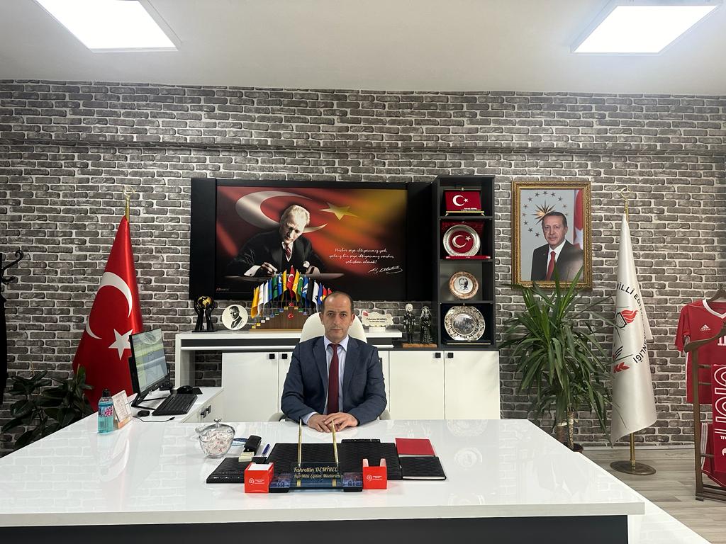 Aralikmem76's tweet photo. 12 Mart İstiklal Marşının kabulünün 103. Yıl dönümü vesilesiyle başta Milli Şairimiz Mehmet  Akif Ersoy olmak üzere istiklal mücadelemizin tüm kahramanlarını saygı ve rahmetle anıyoruz.🇹🇷🇹🇷

Fahrettin DEMİREL
İlçe Milli Eğitim Müdürü
@Fahrett31811888 @cagricavus80 @AlincaUgur https://t.co/IMwtAVqkkc