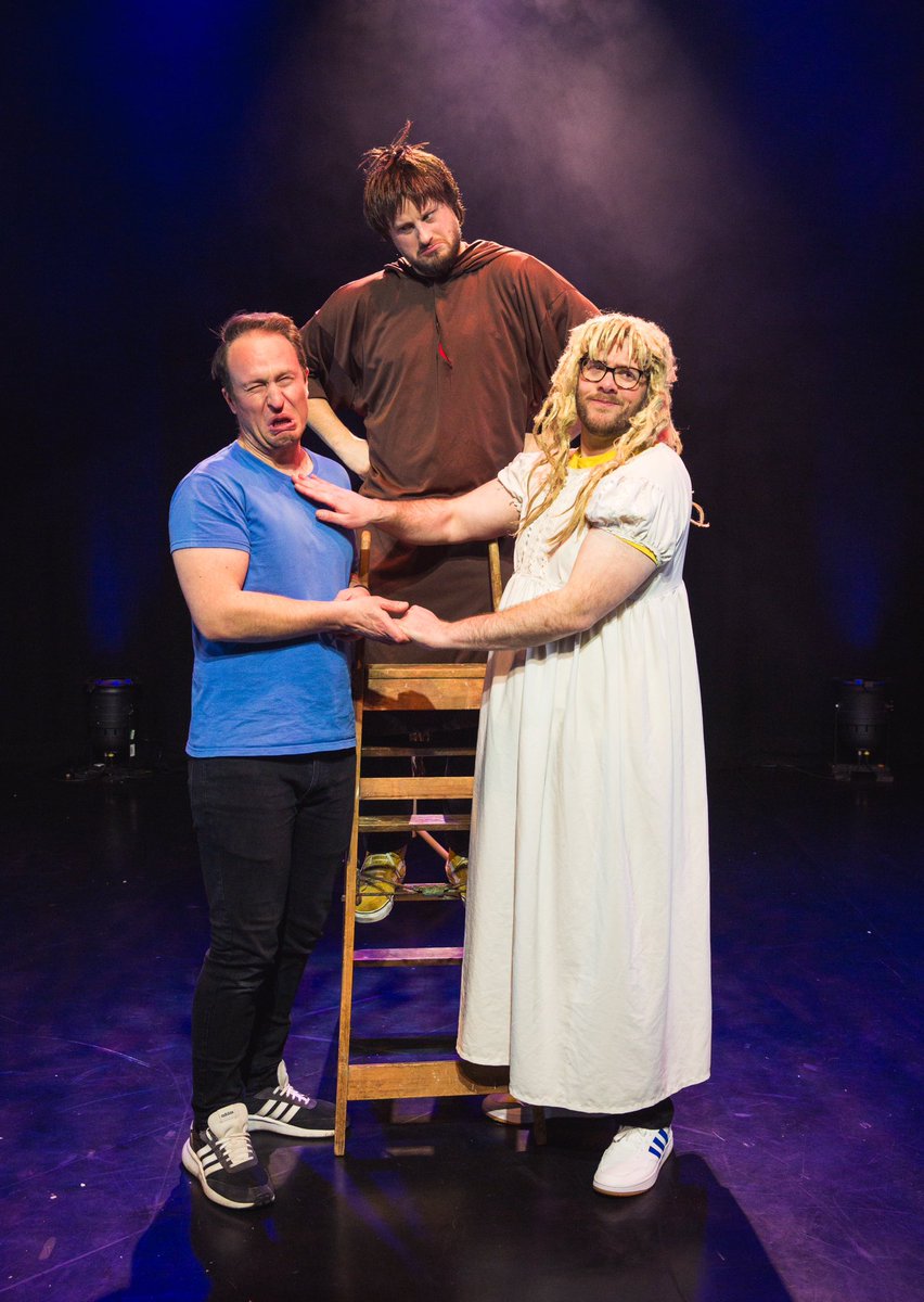 Enemies. Balconies. Kissing... sausage rolls!!?? 

In just one week this absolute treat will be coming to Chester Lane Library. 

Get your tickets for Rubbish Shakespeare: Romeo &amp; Juliet before they’re all gone wonderarts.co.uk/upcoming-event…