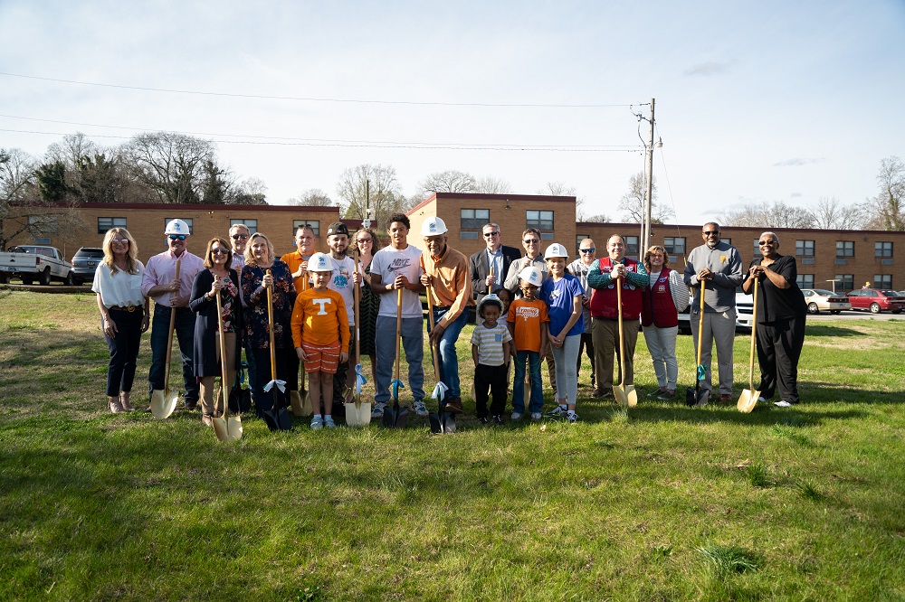TN_Housing_Dev's tweet photo. Shout out to Roane Co! @ClinchriverHFH broke ground on its newest home for the Anderson family of Harriman, one of six being built in Roane and Anderson Counties with help of a $828K HOME CHDO grant from THDA. @fhlbcin #HOME #grants #CHDO #cityofHarriman https://t.co/mmRZ5n0N3D