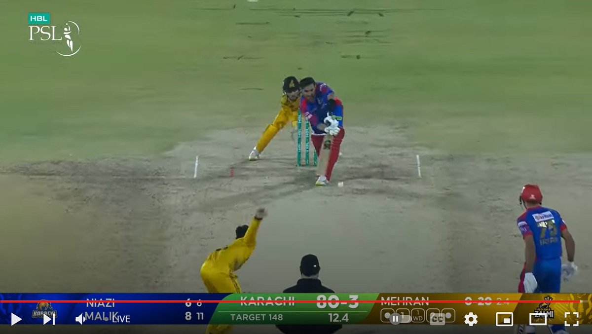 freakdich's tweet photo. Presence of mind is underrated, look at the game situation and the awareness....@ashwinravi99 👏 https://t.co/3nZ8qepw1X