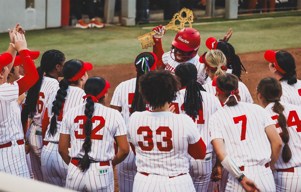 Just checking in on our national ranks after the first weekend of conference play: 🥎 #7 in scoring (7.79) 🥎 #13 in on-base percentage (.433) 🥎 #17 in slugging percentage (.530) 🥎 #23 in batting average (.332) 🥎 #34 in RPI