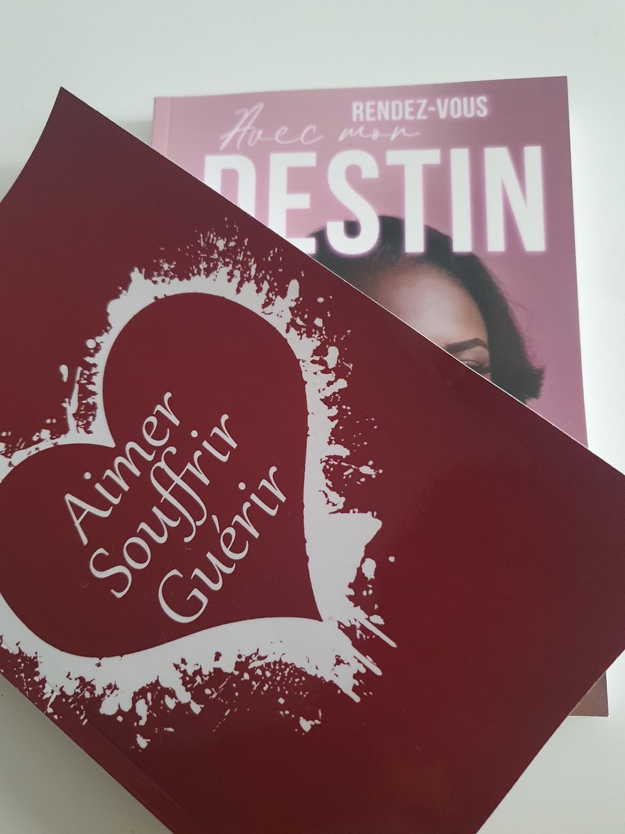 ptitekaat's tweet photo. Mes lectures du moment. https://t.co/E0LqdezYXC