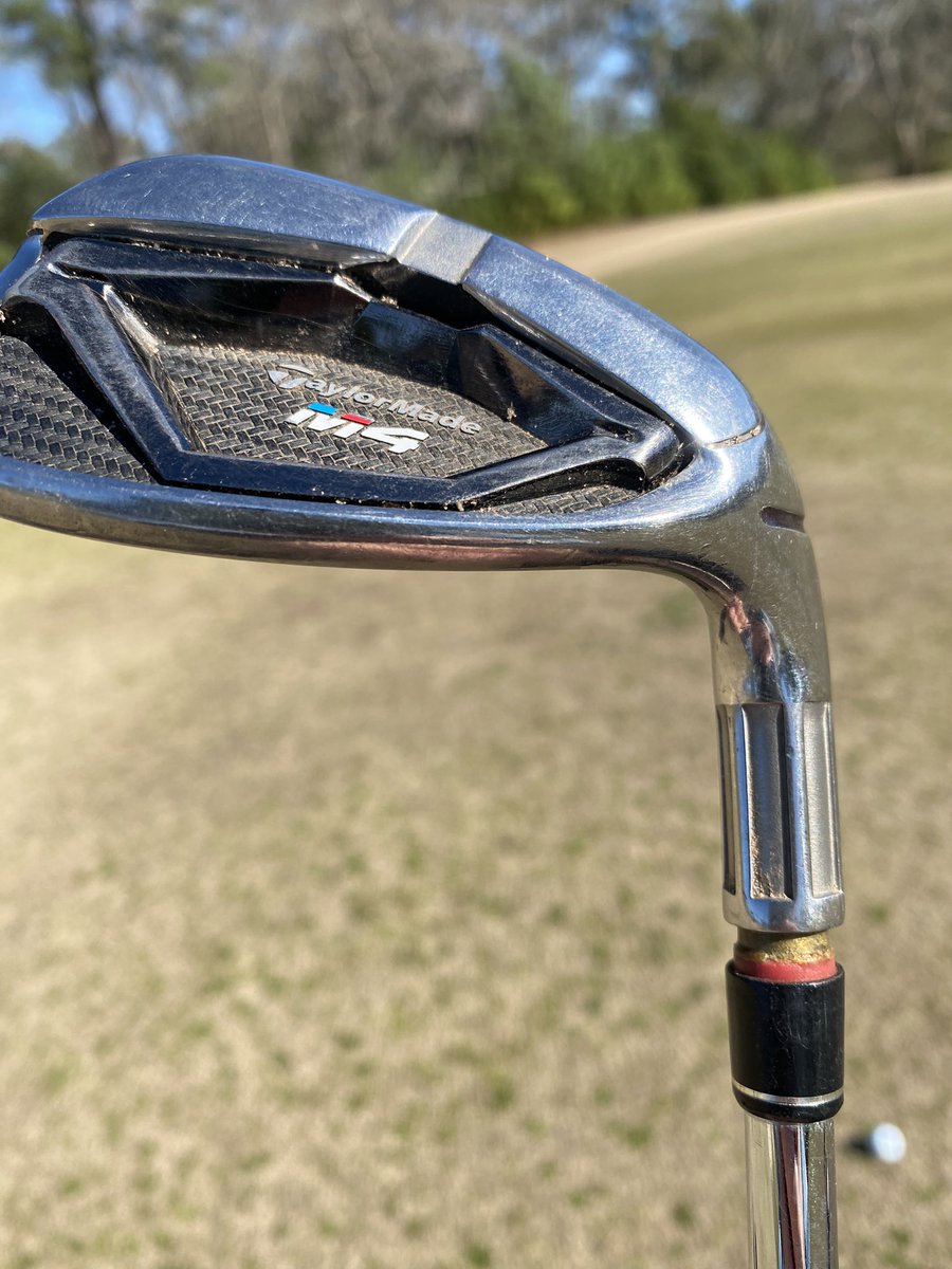Plisken2112's tweet photo. Hey @TaylorMadeGolf , played a set up Pings for 20+ years and never had this happen. Today while playing, discovered that my M4 pitching wedge shaft (maybe 7 years old) is loose from the clubhead. #disappointing #notthatold https://t.co/blwDPAeH0X