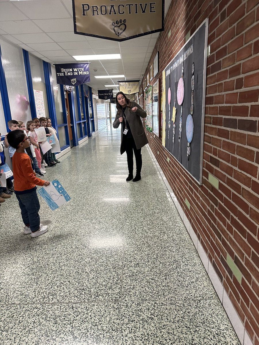 Move it Monday with <a href="/MissWillsSH/">Lauren Wills</a> and these cute kinders <a href="/maplemere/">MaplemereElementarySchool</a>