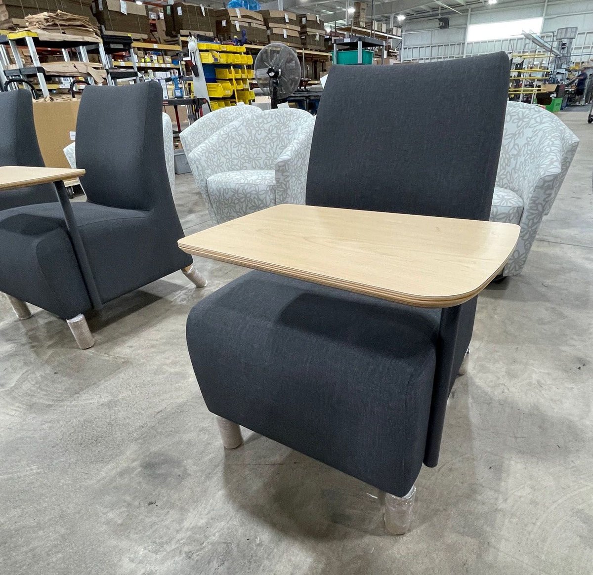 IntegraSeating's tweet photo. These Bay chairs are ready for learning! The unique one-piece seat and back with cove wipe-out make Bay a versatile addition to any higher education institution. Paired with a tablet arm, they're ready for students to work, collaborate and learn! #higheredlounge #learninglounge https://t.co/dvWE1tKSQS