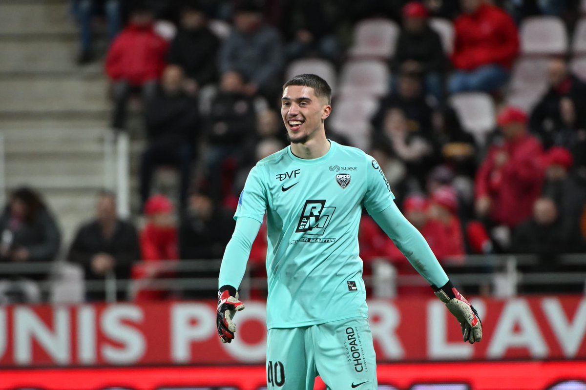 DFCO_Officiel's tweet photo. Suivez la conf’ de presse d’après-match
C’est par ici 👉 https://t.co/8hEtdV92bw
#DFCOCNFC(1-0) https://t.co/cxhzVBABAB