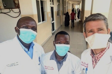 Social worker follow-up of people hospitalized with HIV in Tanzania expedited their treatment, but did not reduce patient mortality a year later, according to findings from @wcmglobalhealth and @WCMDeptofMed teams. bit.ly/3Tsk4Nt