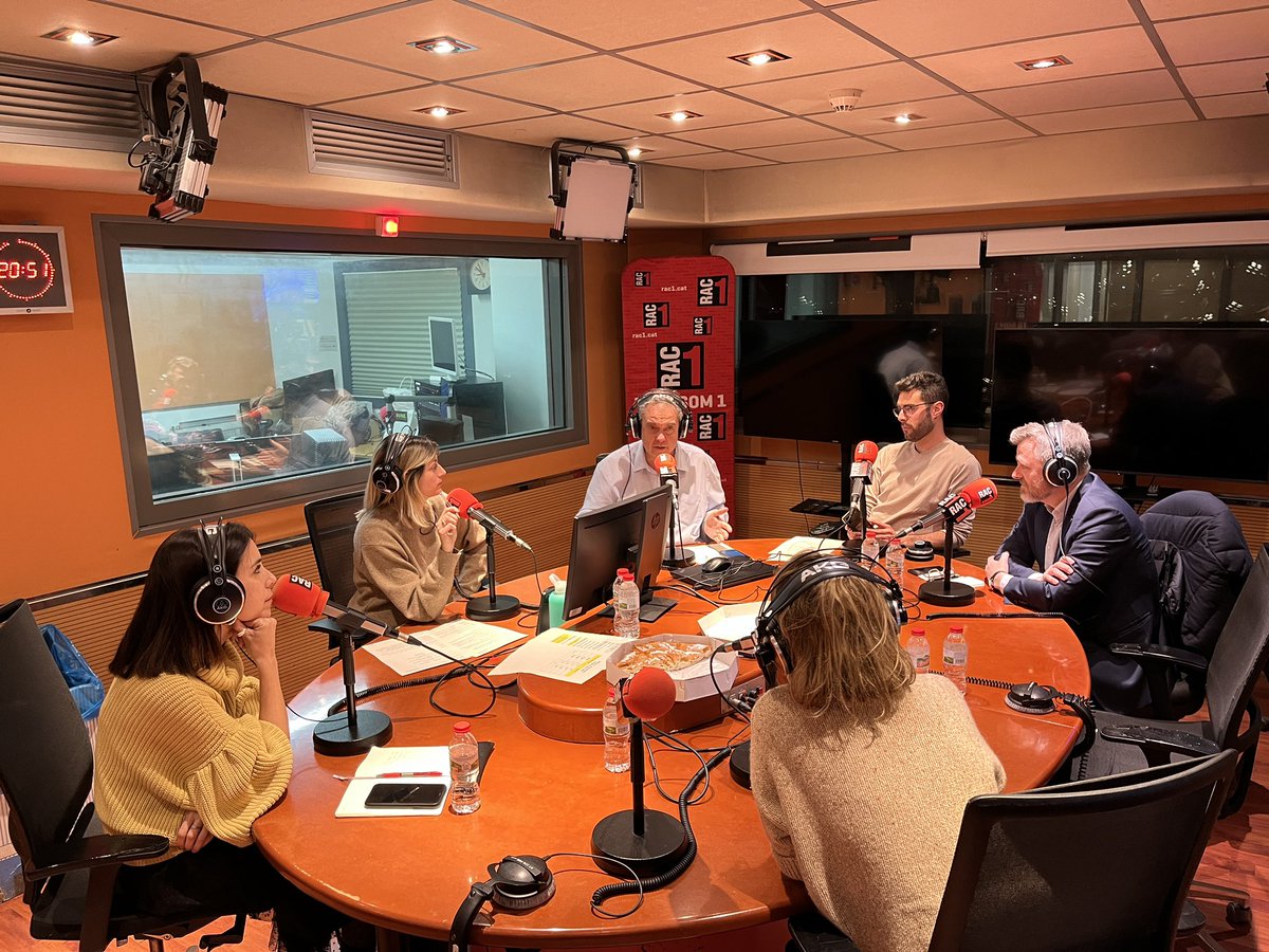 Comença la tertúlia! 📌La Vall d’Hebron incorpora la IA per diagnosticar el càncer cerebral. En parlem amb els experts Gemma Marfany i Carlos Iglesias. 📌20 anys de l'11-M. 🗣️ @enricsierra, Isabel Llauger, @jordicuminal i @laura_rosel. 📻 EN DIRECTE: rac1.cat/directe