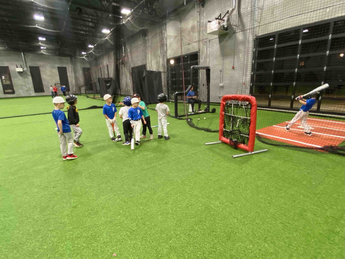 IowaProspects's tweet photo. Coaching beginner baseball players is all about the fundamentals! Finding that sweet spot close to home plate, maintaining a balanced stance with even weight distribution, and getting ready for a solid start. ⚾ Let’s keep it simple, set them up for success! #BaseballBasics https://t.co/Xlxc8Rbeq9