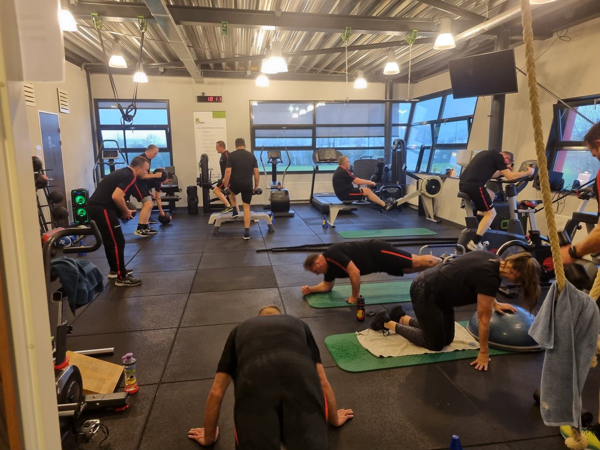 FerryDankier's tweet image. Elke maandag direct na het werk een uurtje zweten. Erik van @AdFysioDeLier weet ons altijd weer te motiveren💪. #fitforthejob