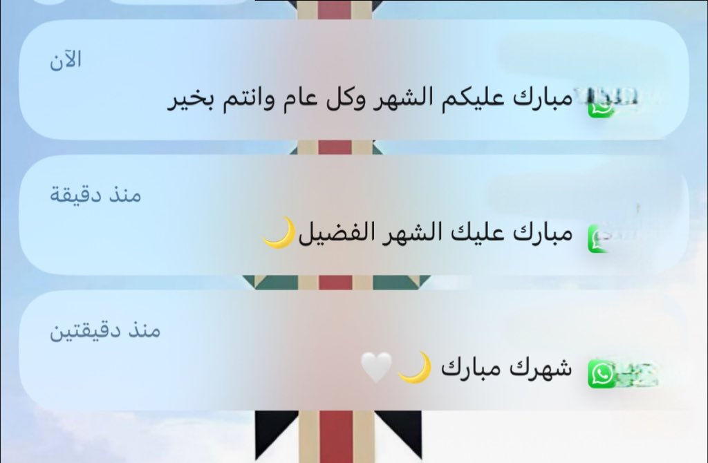 SF_009's tweet photo. يمة فقدناااك .. كيف نمثّـل أدوارك ؟!
( في حضرة الذكريات ) ومابقى دونك :

مركاك وانتِ تقصّين (  آخر اخبارك ) .!
مصحفك  ، مسباحـك الابيض ،تلفونـك

وضوح سينك وخفْت الصوت بـ اذكارك
و خْشوعك اللي ( يحدّر ) دمعة عيونك !

( ويدينك السَّاخيــة )  حتى على جارك 
ياااااكثر ما جادت بفضل الله مزونك .!

والحين ( نفـس المكان ) بـ زاوية دارك
( نلتمْ على سفرتك ونزاحم صحونك )

ناقص دفاك و ( ياليدي كِل ) و اصرارك !
وش عاد باقي  ياعون اللي فقد عونك ؟!

واليوم كل الرسايل :  ( شهرك مبارك )
كيف يتبارك علينا الشهـر من دونك ؟!