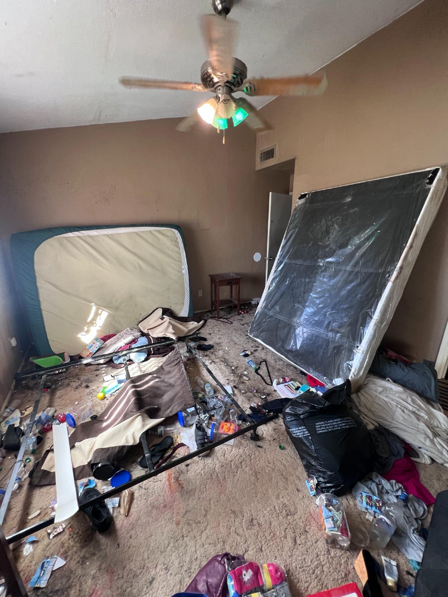 Had to clean out my bedroom over the weekend... Anyone have any referrals for cheap cleaners, its not that bad...

Call 💪🏽602-900-1608💪🏽

#clutter #paradisevalleyrealestate #scottsdalerealestate #mesarealestate #temperealestate #gilbertrealestate #queencreekrealestate #cav...