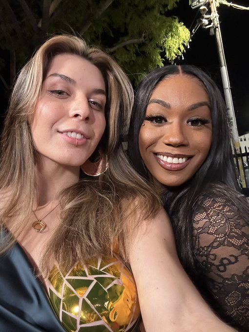 Got to meet this absolute STUNNER this week 🥵 @leilani_li https://t.co/yU7Dw69ez9