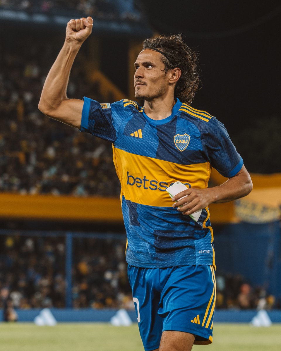 Con los puños en alto ✊🇺🇾