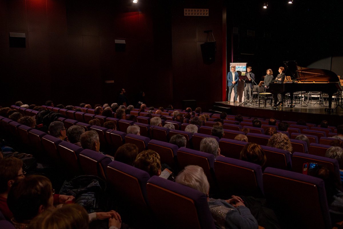 Ajuntament de Falset (@falset_cat) on Twitter photo Falset s’inaugura com a seu del Campus Extens de la <a href="/universitatURV/">Universitat Rovira i Virgili</a> amb un concert de la seva <a href="/OrquestraURV/">Orquestra Simfònica de la URV</a>
L’acte va omplir L’Artesana amb més de 250 persones i va comptar amb l’alcalde Carlos Brull, el rector Josep Pallarès i la regidora de Cultura i Educació, Rosa Poy. Falset s’inaugura com a seu del Campus Extens de la <a href="/universitatURV/">Universitat Rovira i Virgili</a> amb un concert de la seva <a href="/OrquestraURV/">Orquestra Simfònica de la URV</a>
L’acte va omplir L’Artesana amb més de 250 persones i va comptar amb l’alcalde Carlos Brull, el rector Josep Pallarès i la regidora de Cultura i Educació, Rosa Poy.