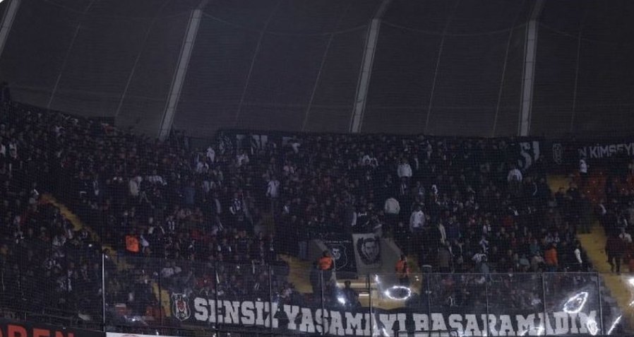 Takımın Her Zaman Yanında Olan 90 Dakika Destek Veren Beşiktaş Taraftarı 🦅