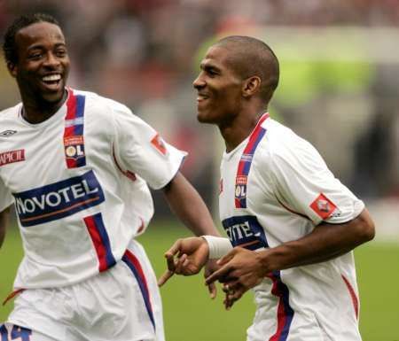 FredP_Lyon's tweet image. Les gones,
Parlons de la belle époque ♥️💙

Si ne pouviez en choisir qu’un

Govou ou Malouda